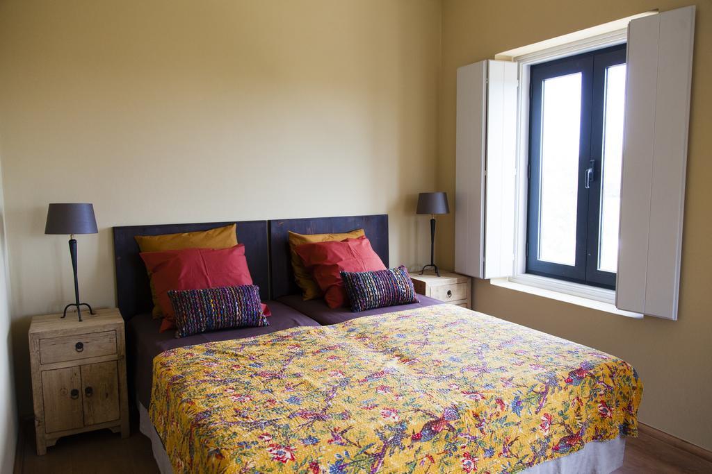 Quinta Rosa Amarela Bed and Breakfast Boliqueime Habitación foto